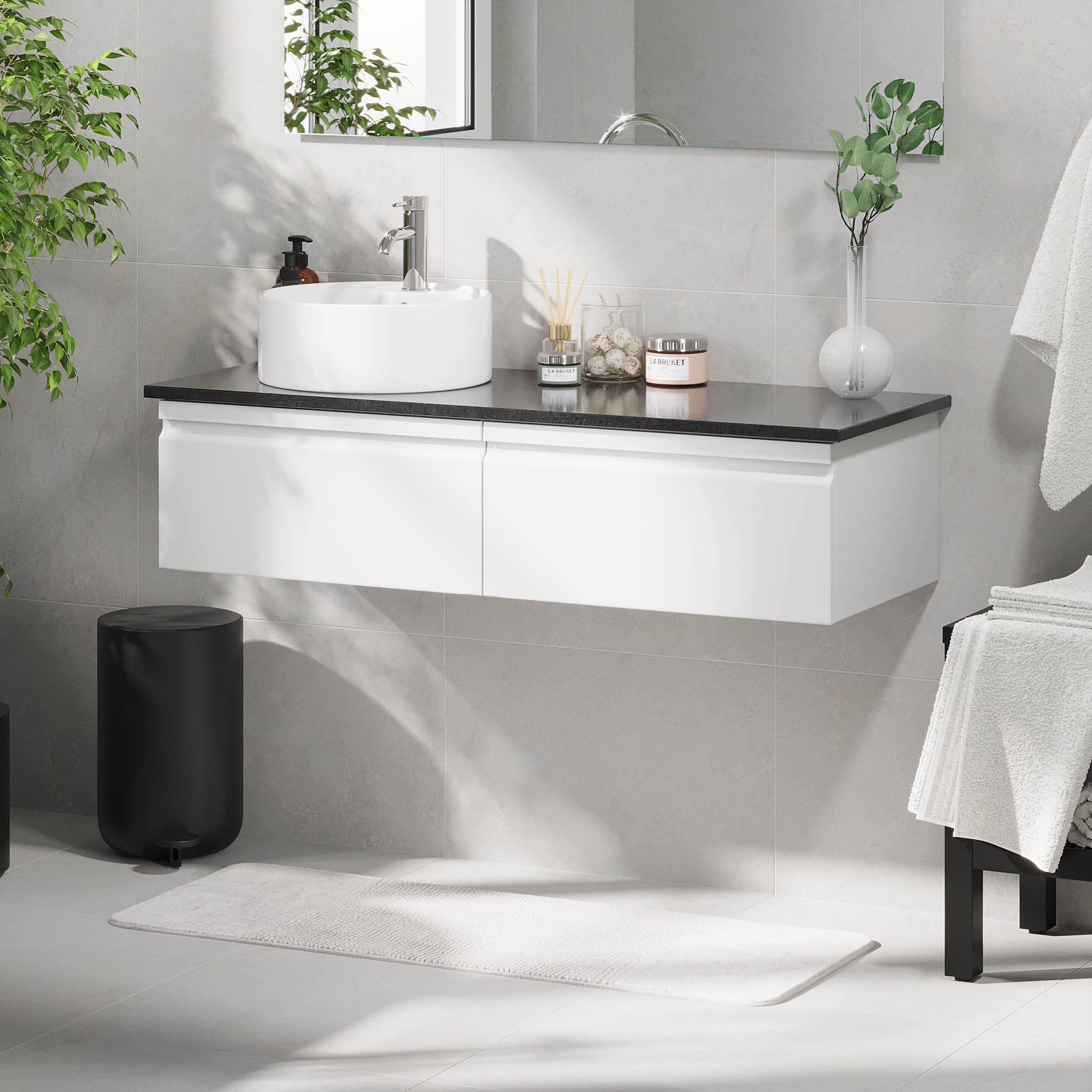 Mirage Badrumsmöbler med svart bänkskiva, Mattvit