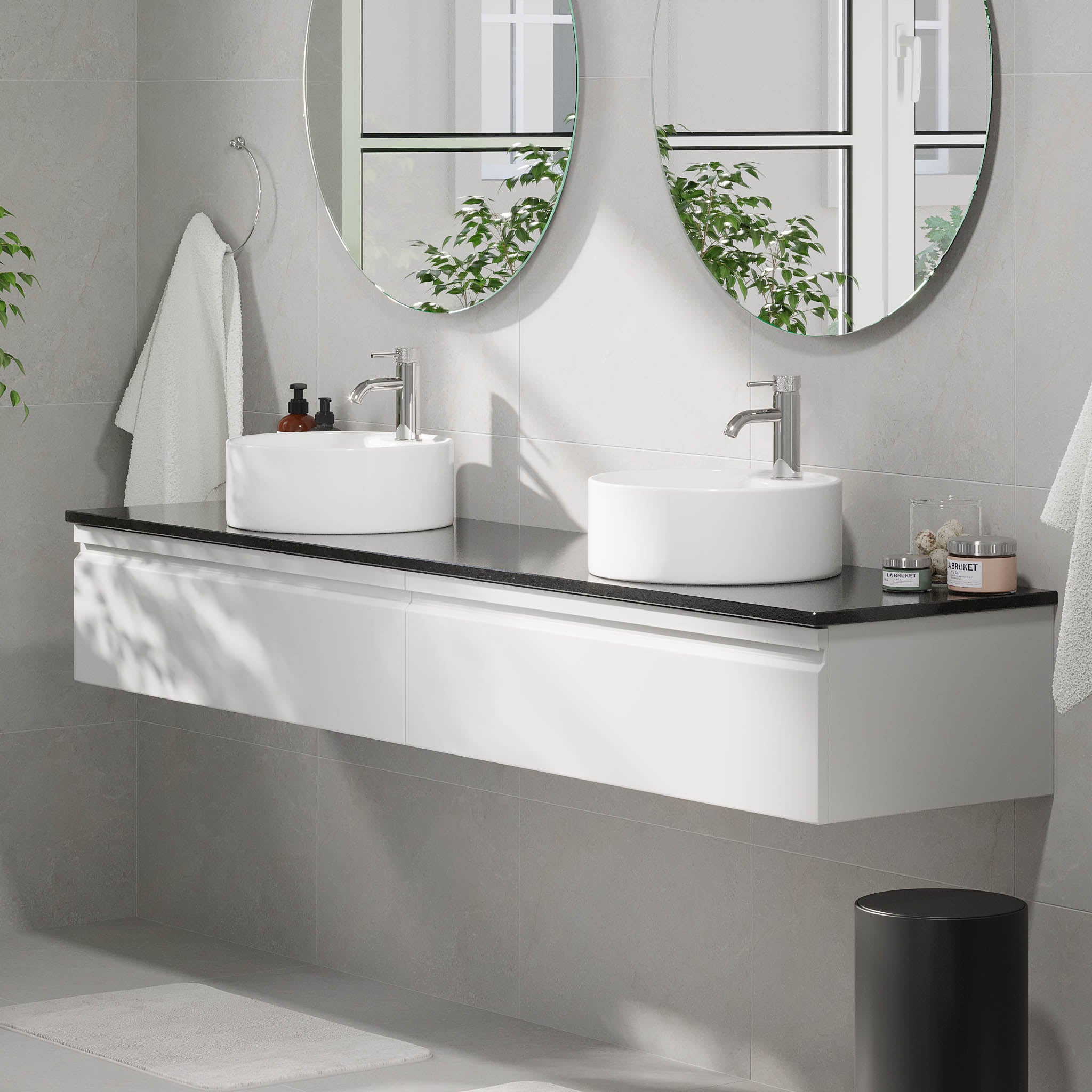 Mirage Badrumsmöbler med svart bänkskiva, Mattvit